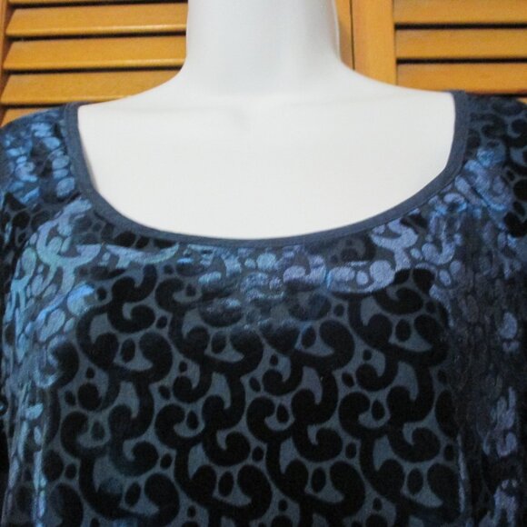 Investments top unique teal & navy velvety swirls, (see the back) size L - Picture 2 of 7